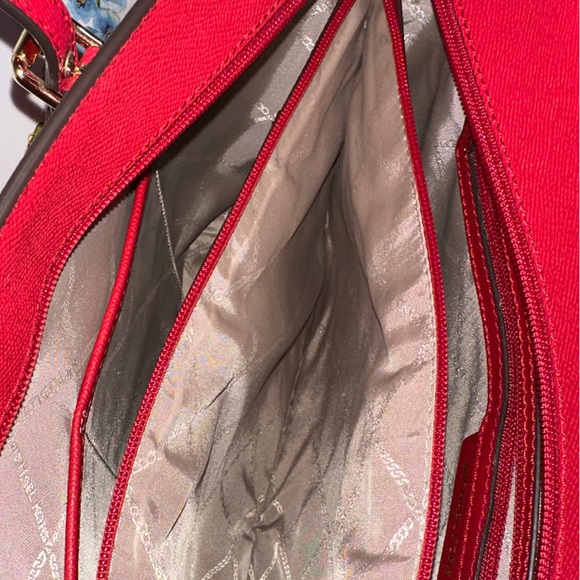 MICHAEL KORS Voyager Crossgrain Leather Tote Bag  - Picture 10 of 13